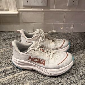 Women’s Hoka SkyFlow Size 7